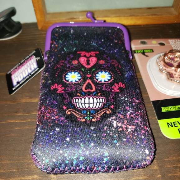 New Gadget Gear Scuba Sugar Skull Cigarette Case - Picture 6 of 7